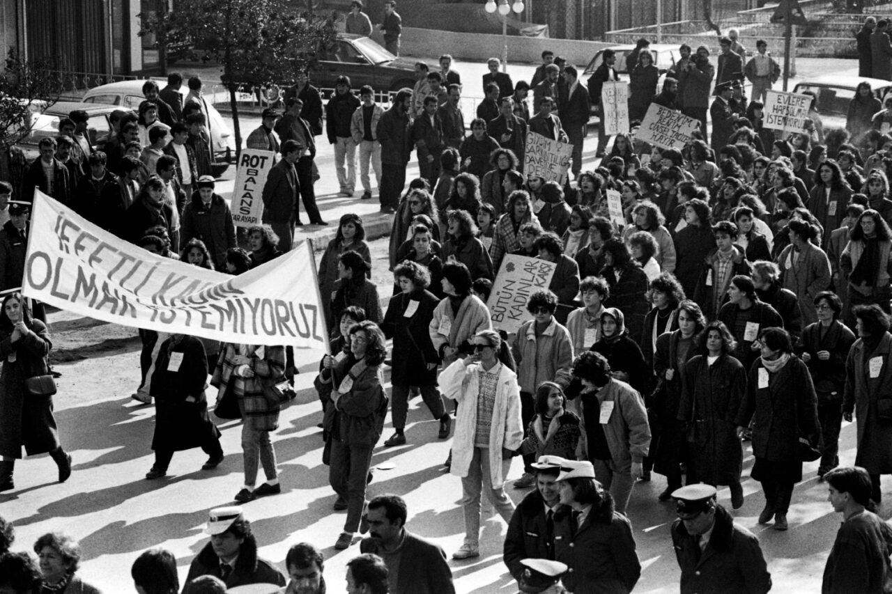 438. maddeye karşı yürüyüş (1990)