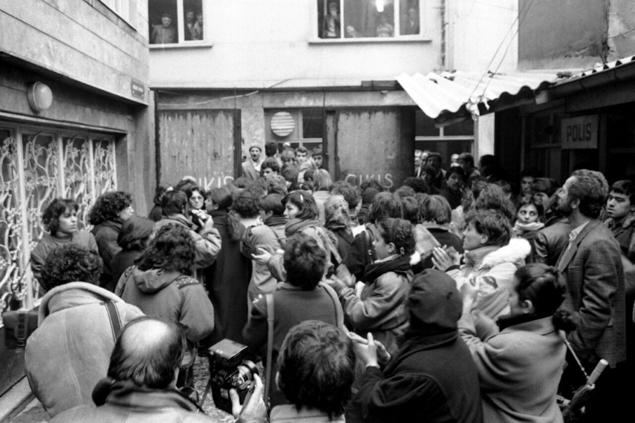438. maddeye karşı yürüyüş (1990)