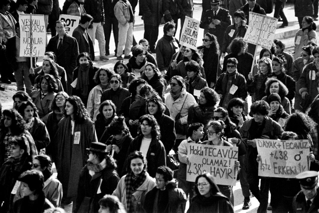 438. maddeye karşı yürüyüş (1990)
